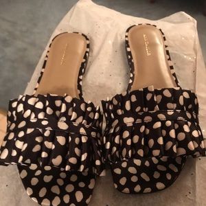 Ann Taylor ruffle flats